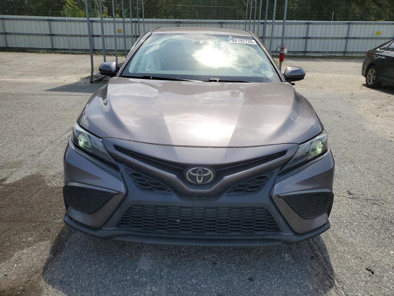 2021 Toyota Camry Se - Фото 5
