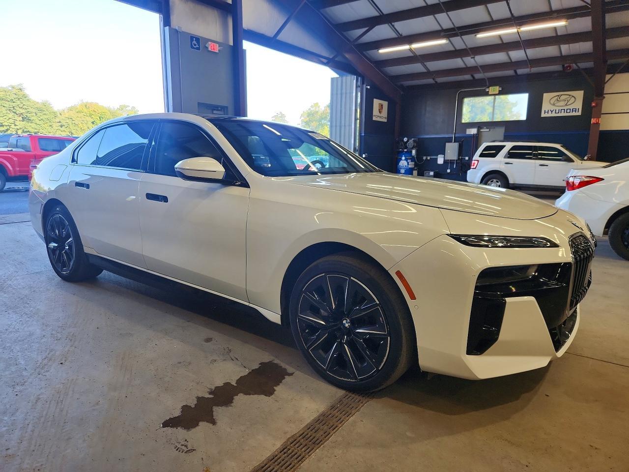 2023 BMW I7 xDrive60 - Фото 4