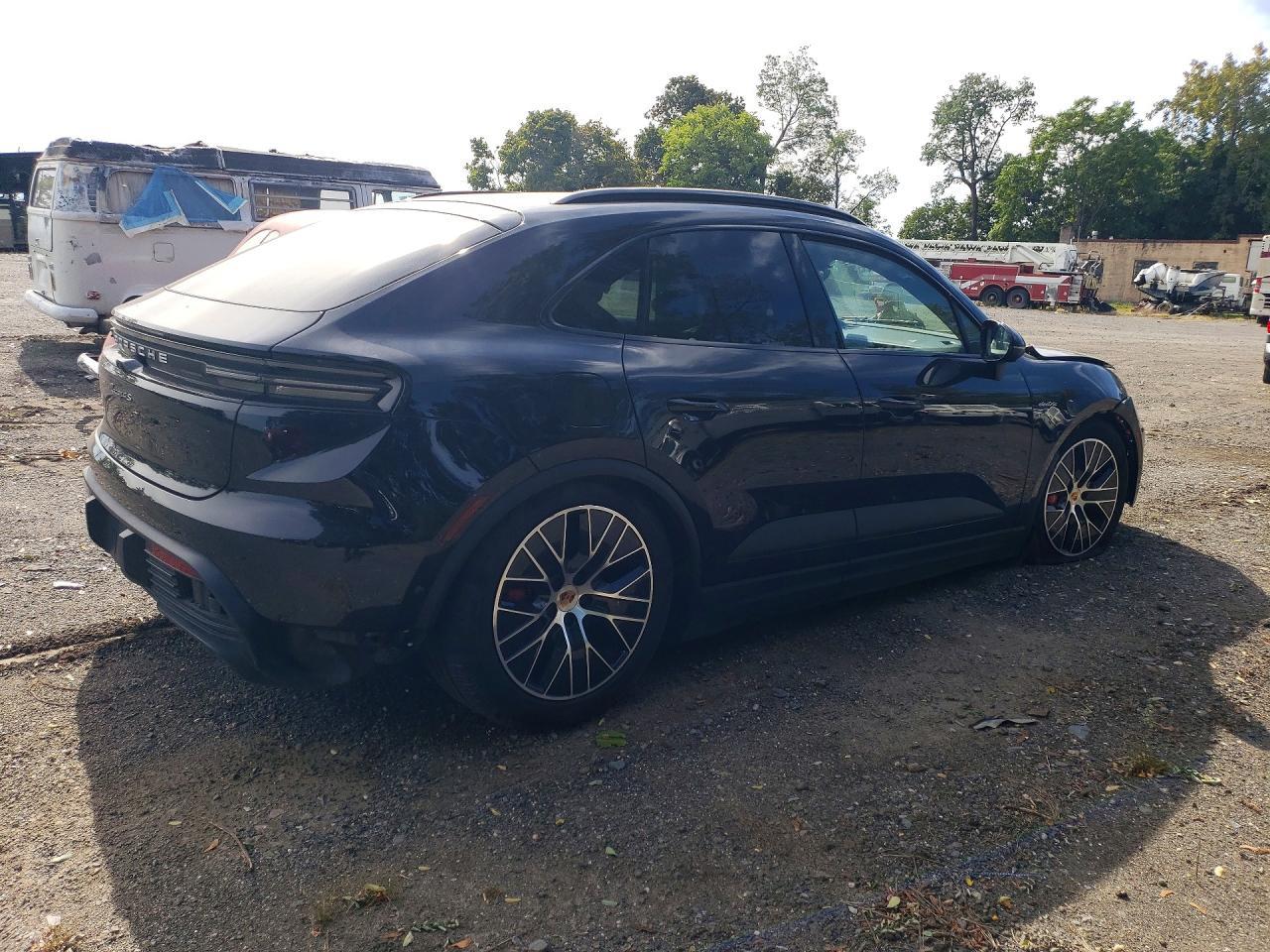 2025 Porsche Macan 4S - Image 3