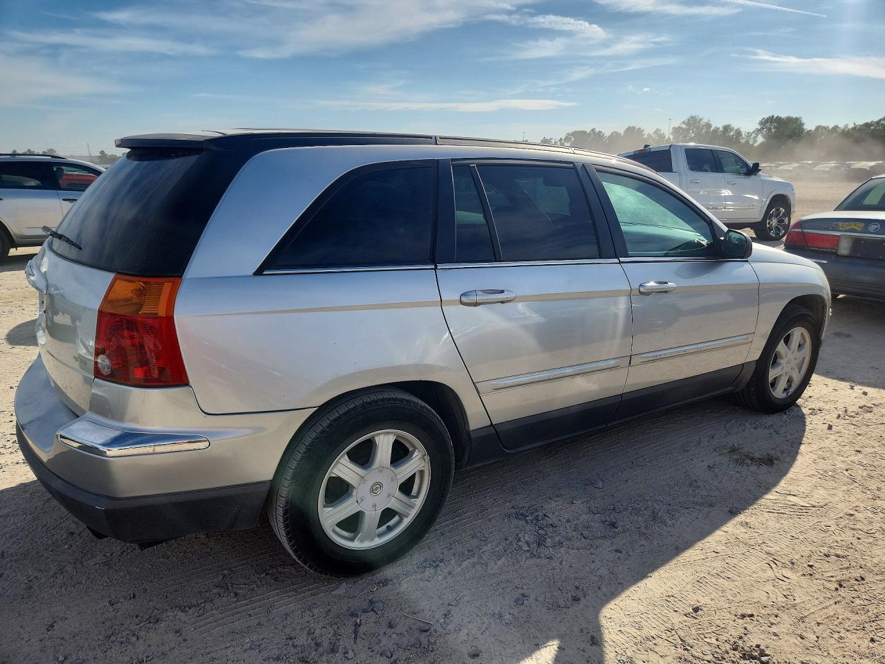 2005 Chrysler Pacifica Touring - Image 3