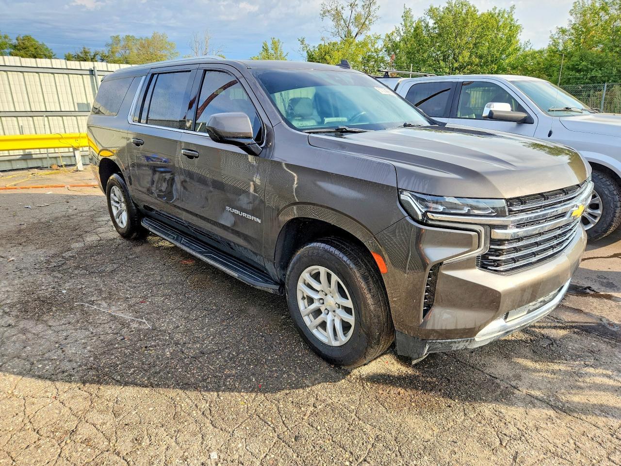 2021 Chevrolet Suburban C1500 Lt - Image 4