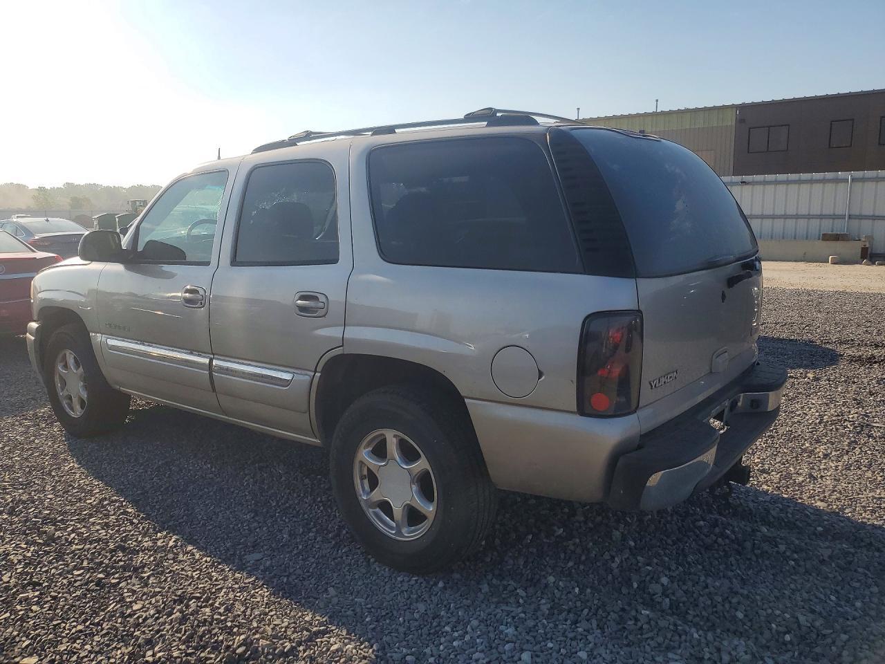 2004 GMC Yukon - Фото 2