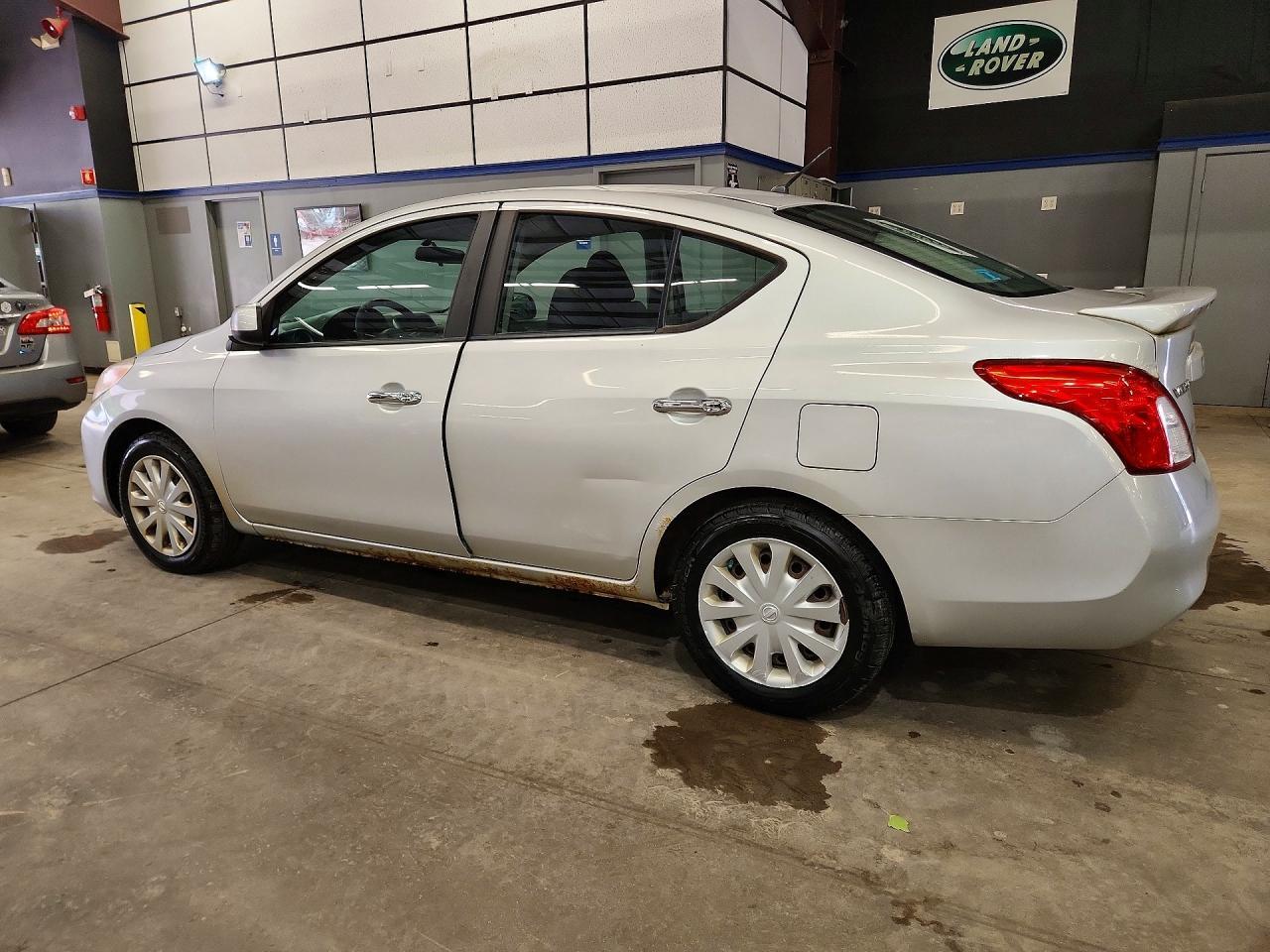 2013 Nissan Versa 1.6 S - Image 2