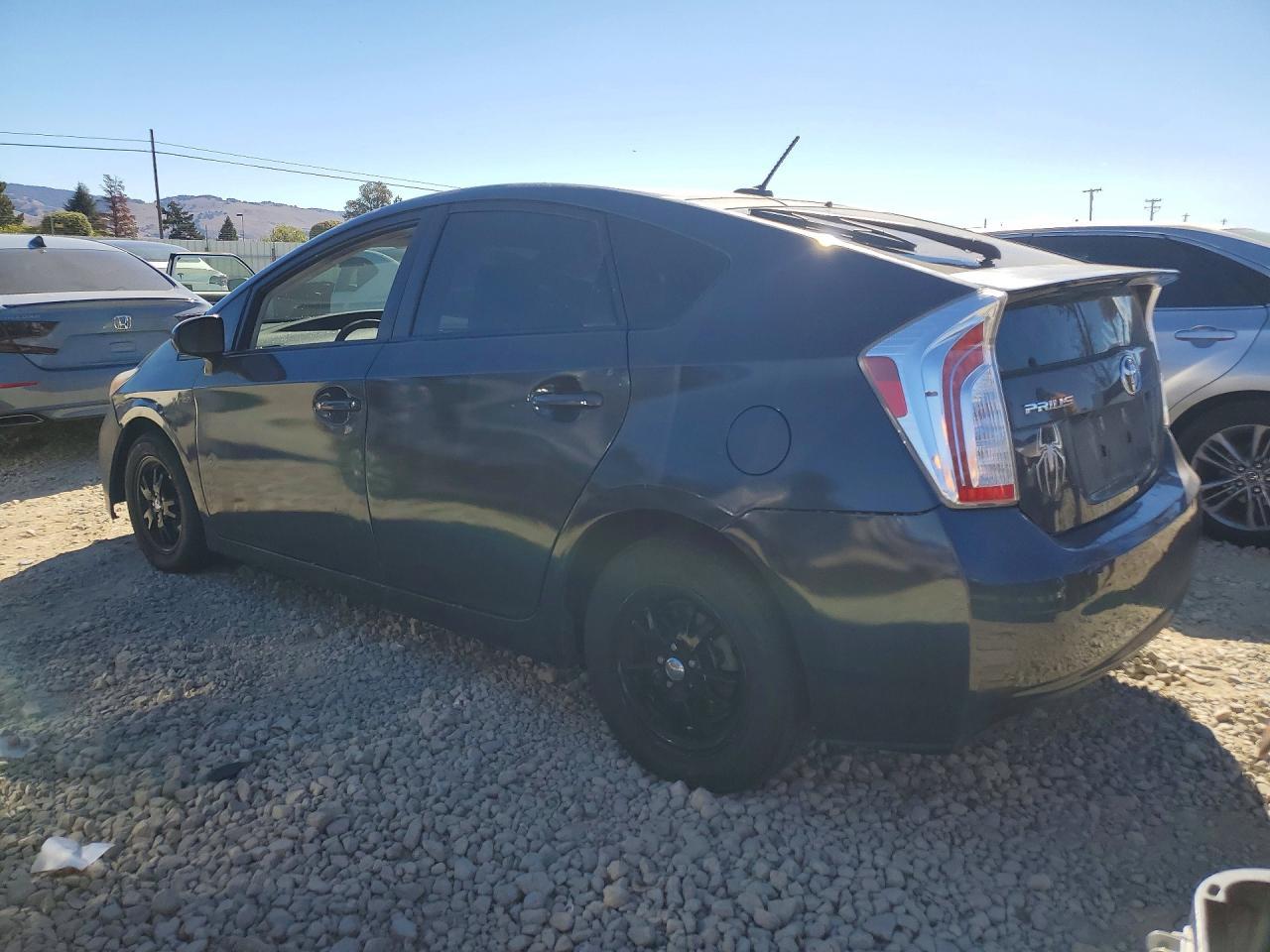 2015 Toyota Prius Three - Фото 2