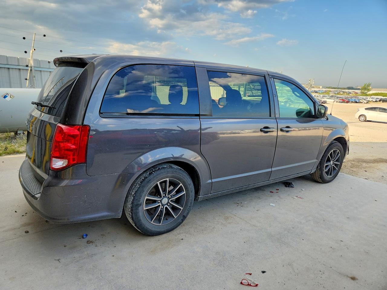2018 Dodge Grand Caravan Se - Image 3