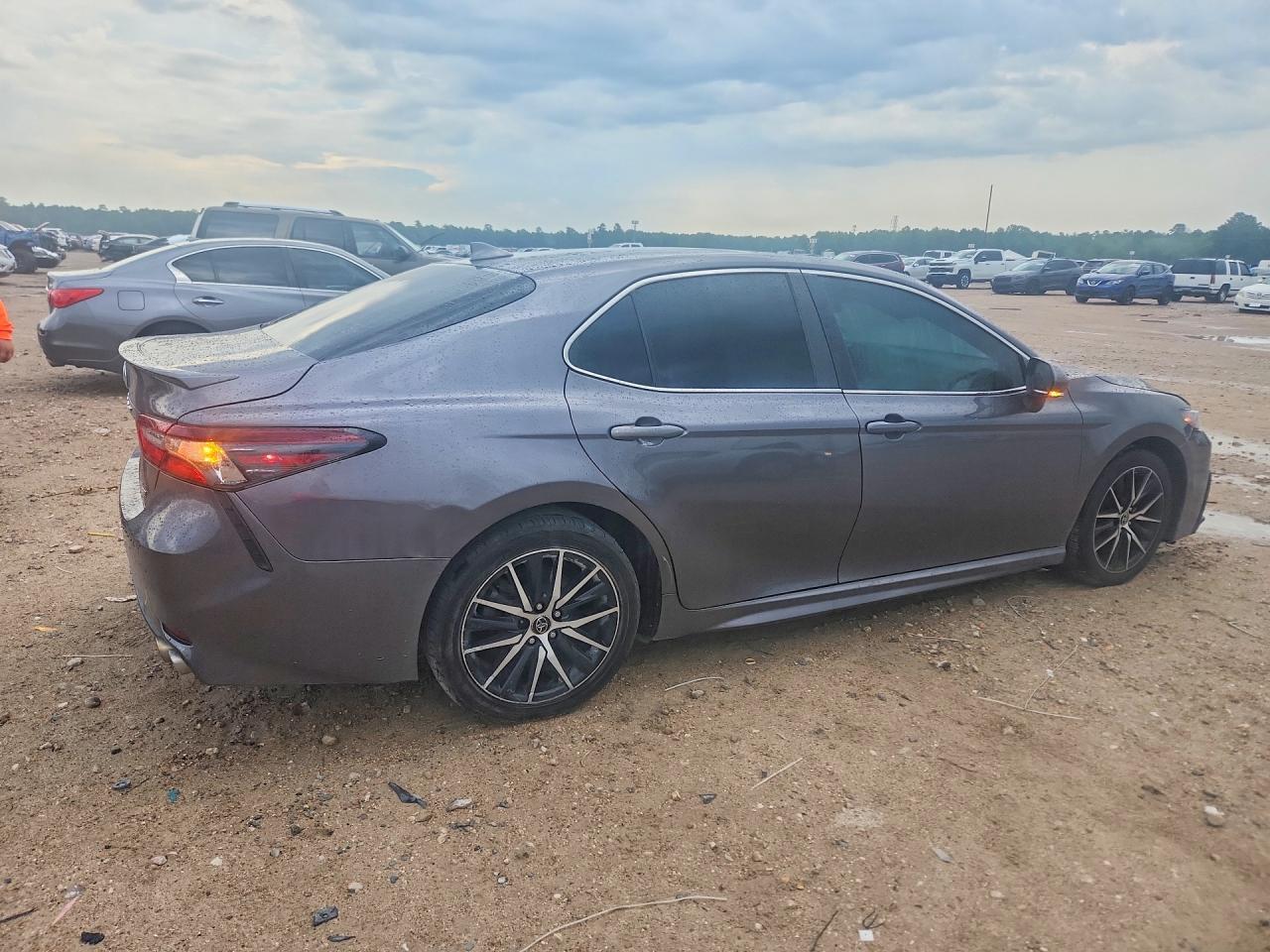 2023 Toyota Camry Se - Image 3