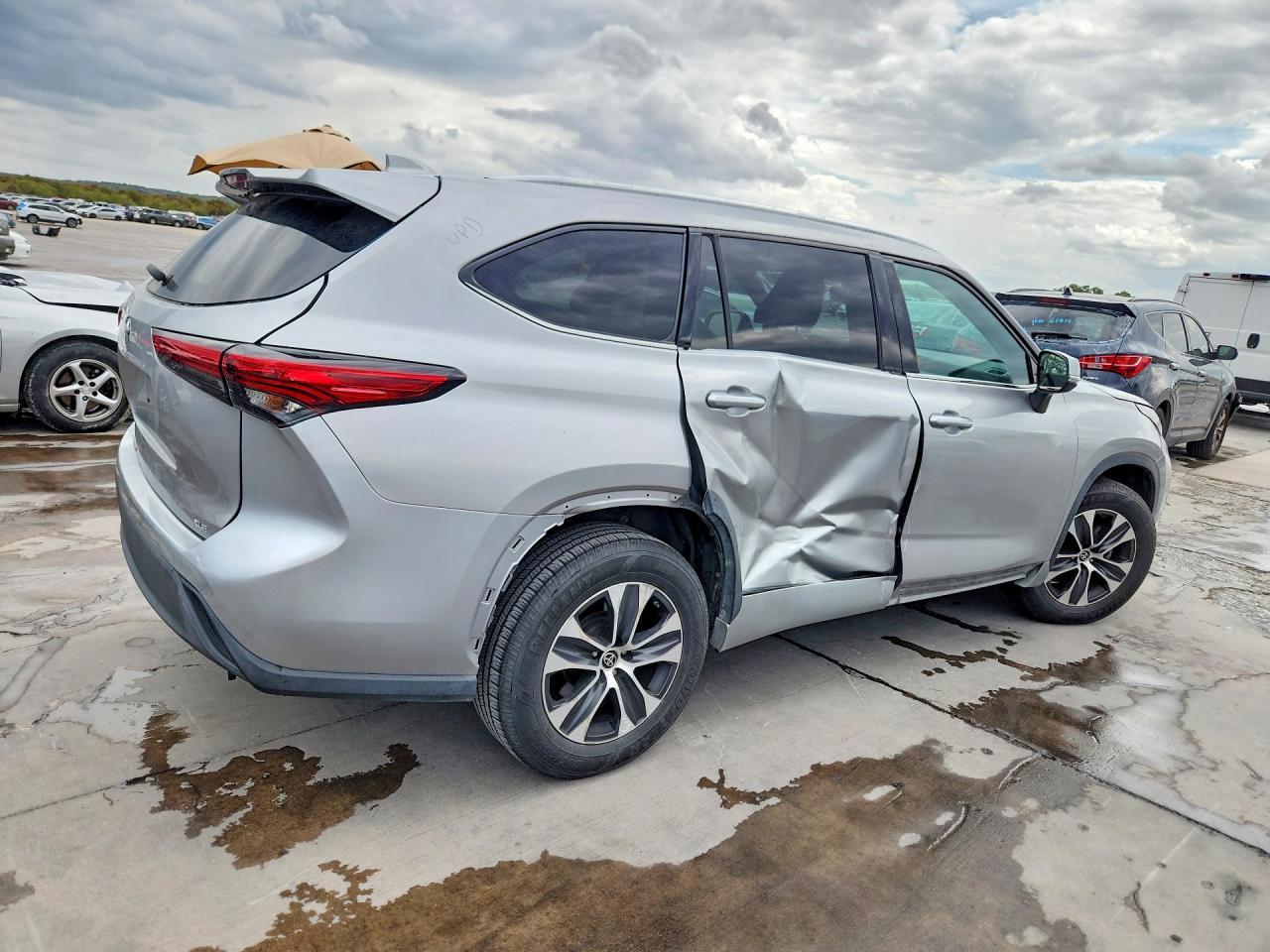 2021 Toyota Highlander Xle - Фото 3