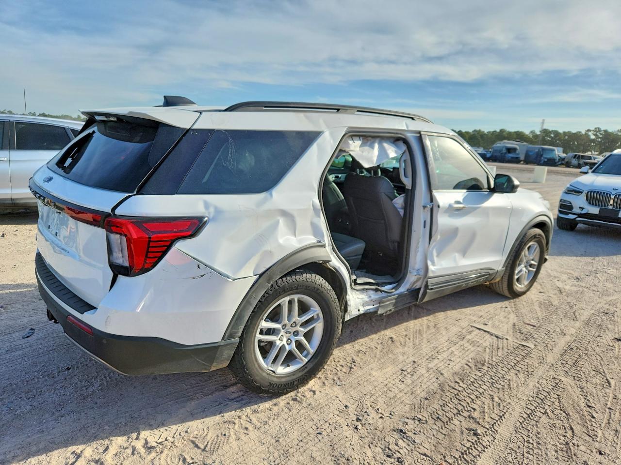 2026 Ford Explorer Active - Фото 3