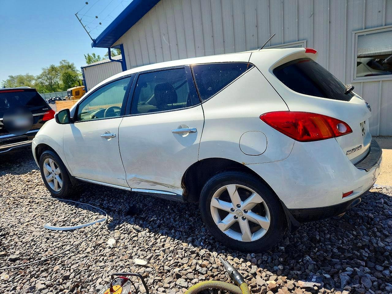 2010 Nissan Murano S - Image 2