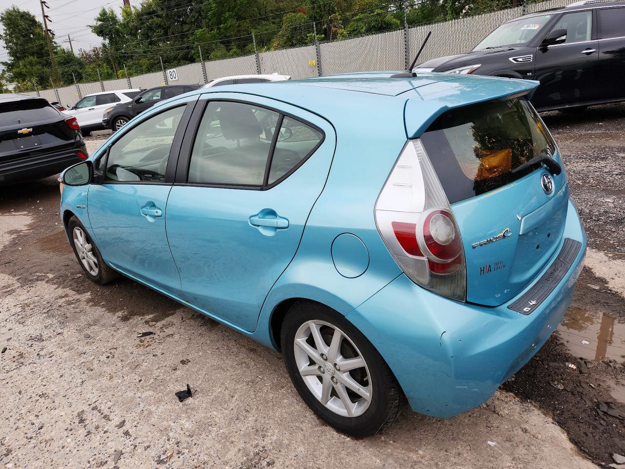 2013 Toyota Prius C Three - Фото 2