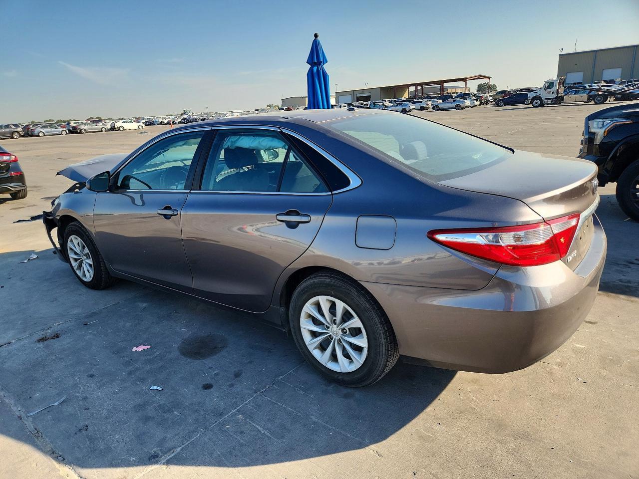 2015 Toyota Camry Le - Image 2