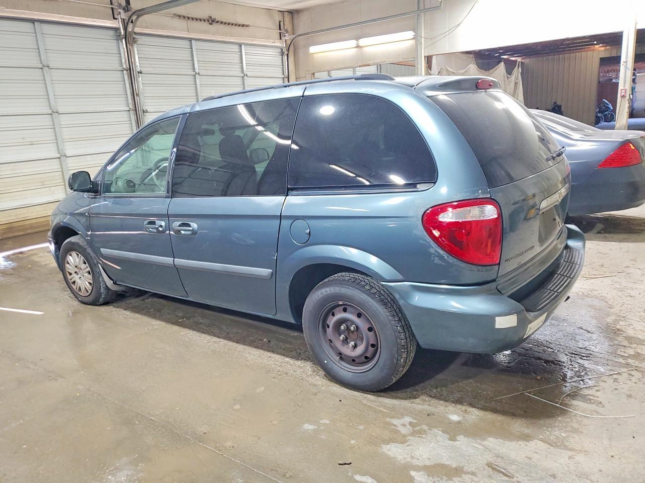 2006 Chrysler Town & Country - Фото 2