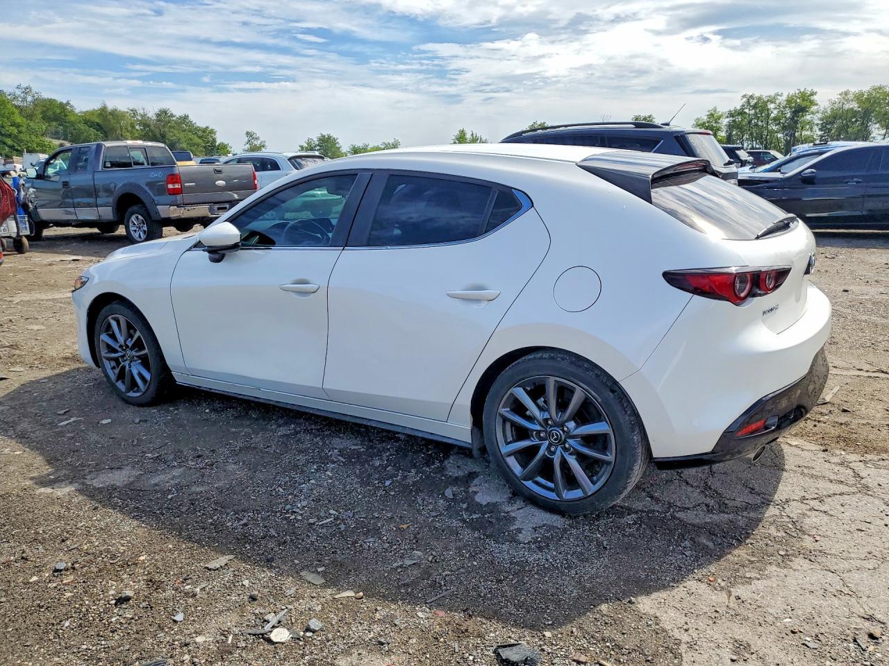 2022 Mazda 3 Select - Фото 2