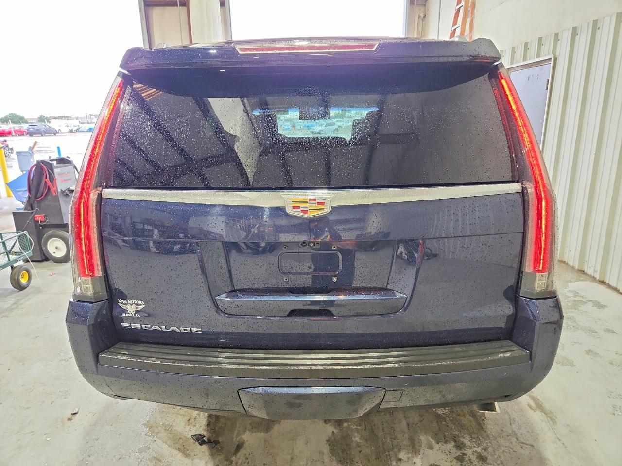 2018 Cadillac Escalade Platinum - Image 6