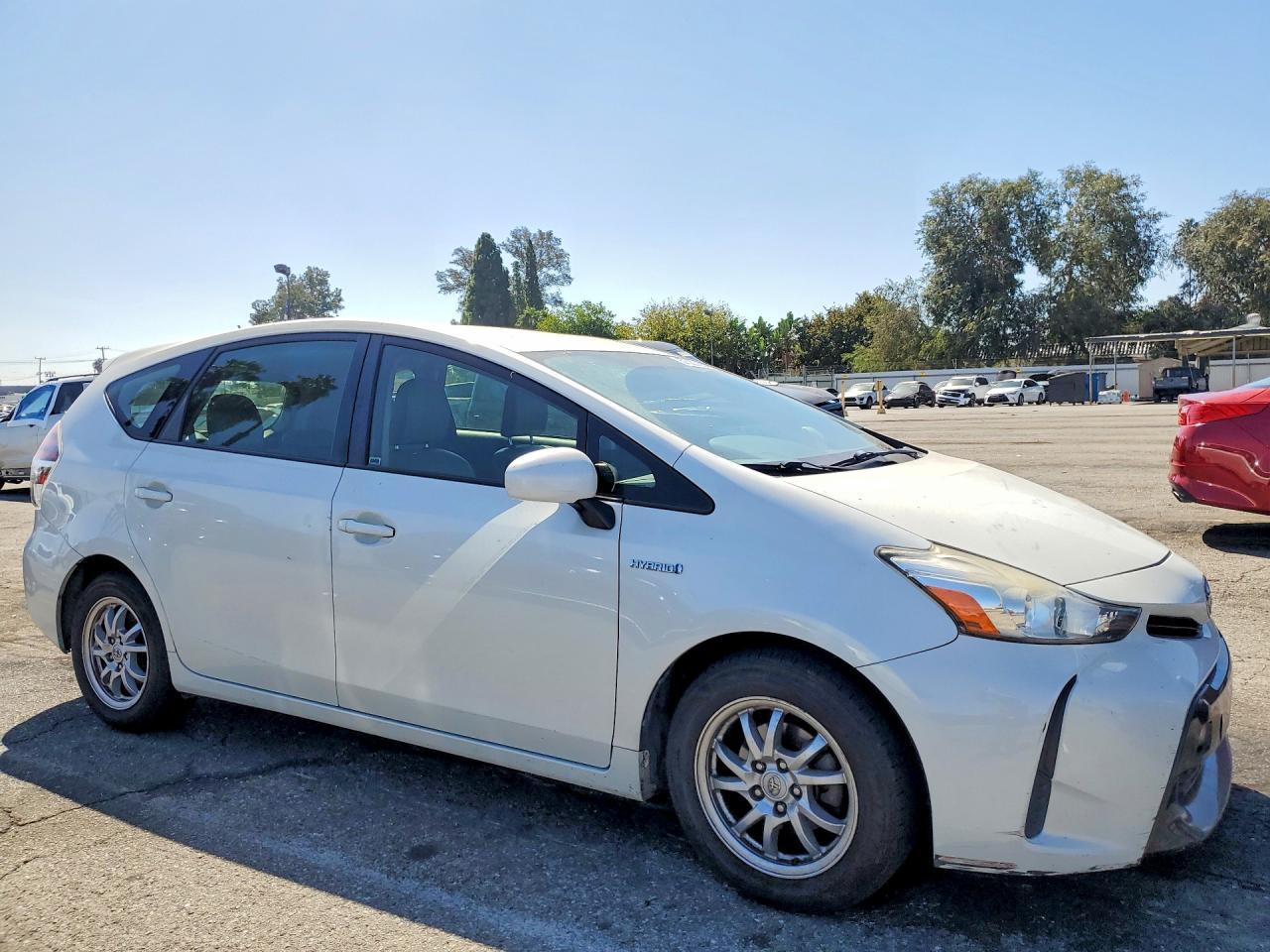 2015 Toyota Prius V Two - Фото 4