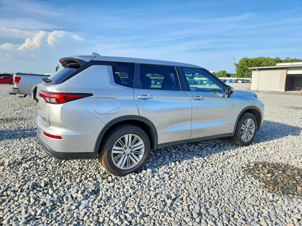 2024 Mits Outlander Phev - Image 3