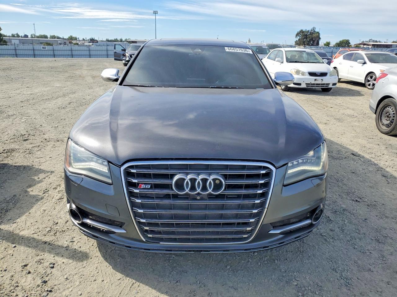 2013 Audi S8 Quattro - Фото 5