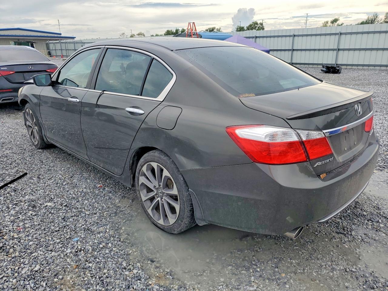 2013 Honda Accord Sport - Image 2