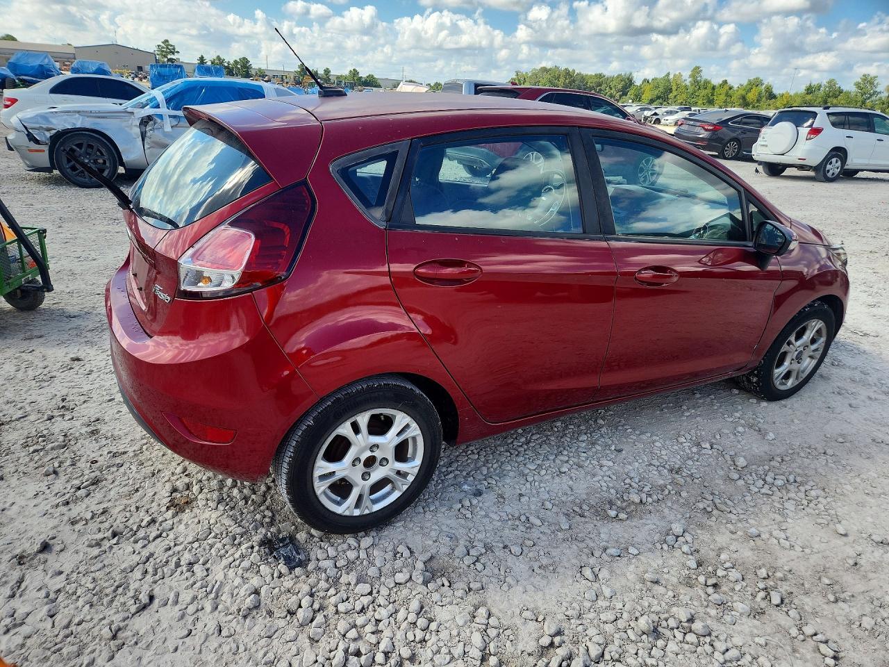 2015 Ford Fiesta Se - Фото 3