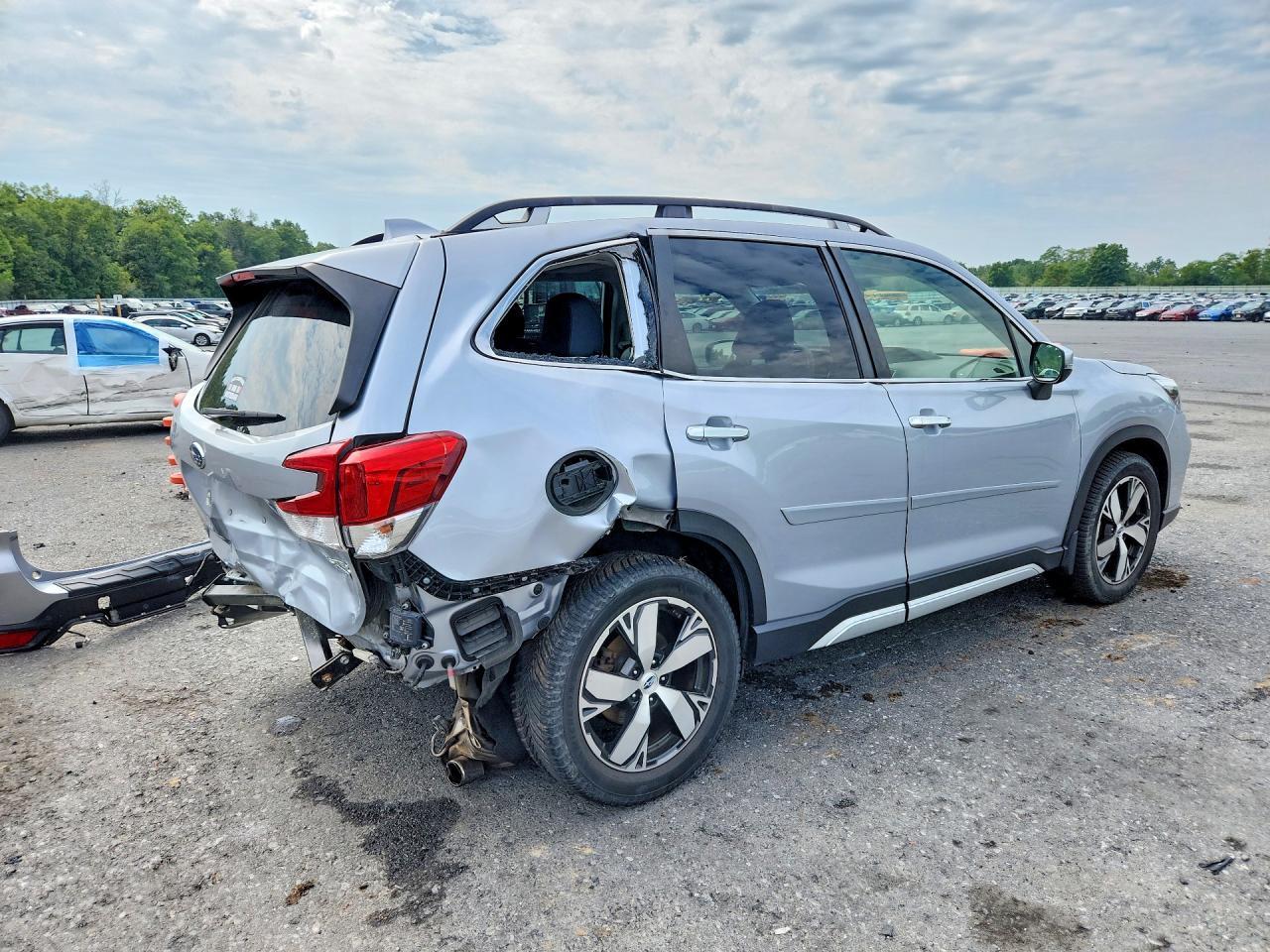 2019 Subaru Forester Touring - Фото 3