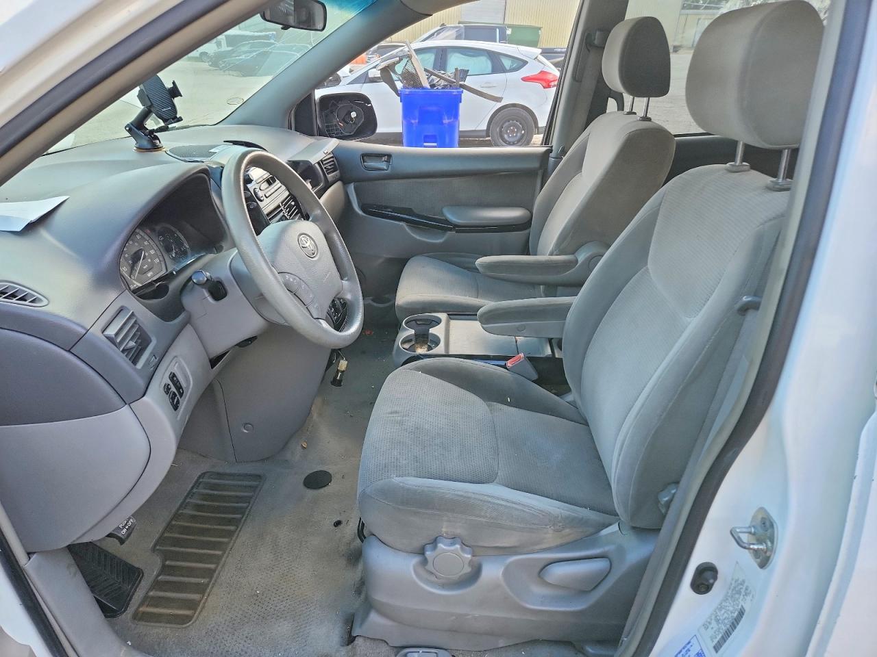 2004 Toyota Sienna Le 7 Passenger - Фото 7