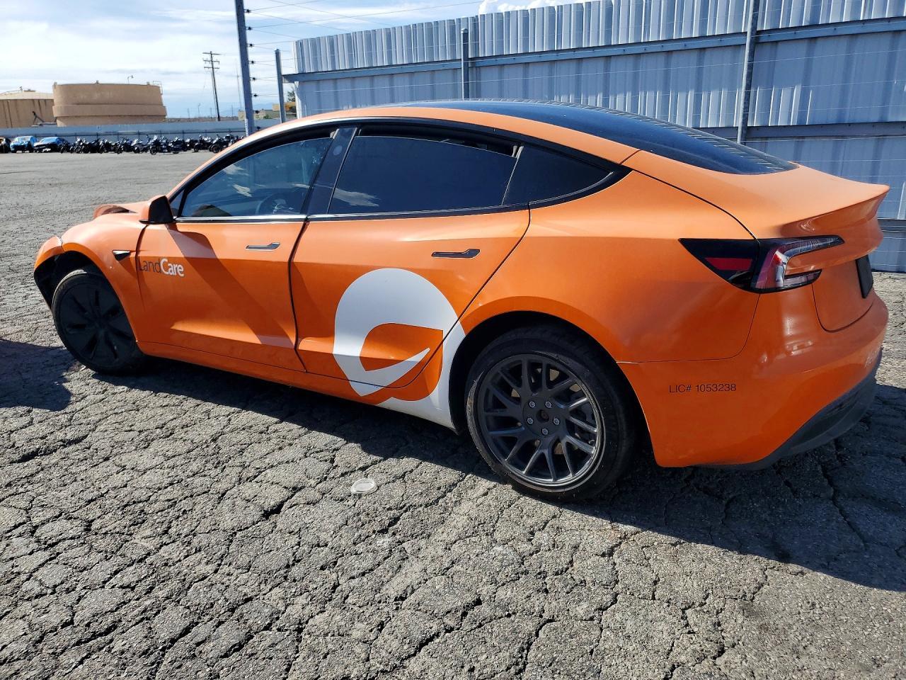 2024 Tesla Model 3 - Фото 2