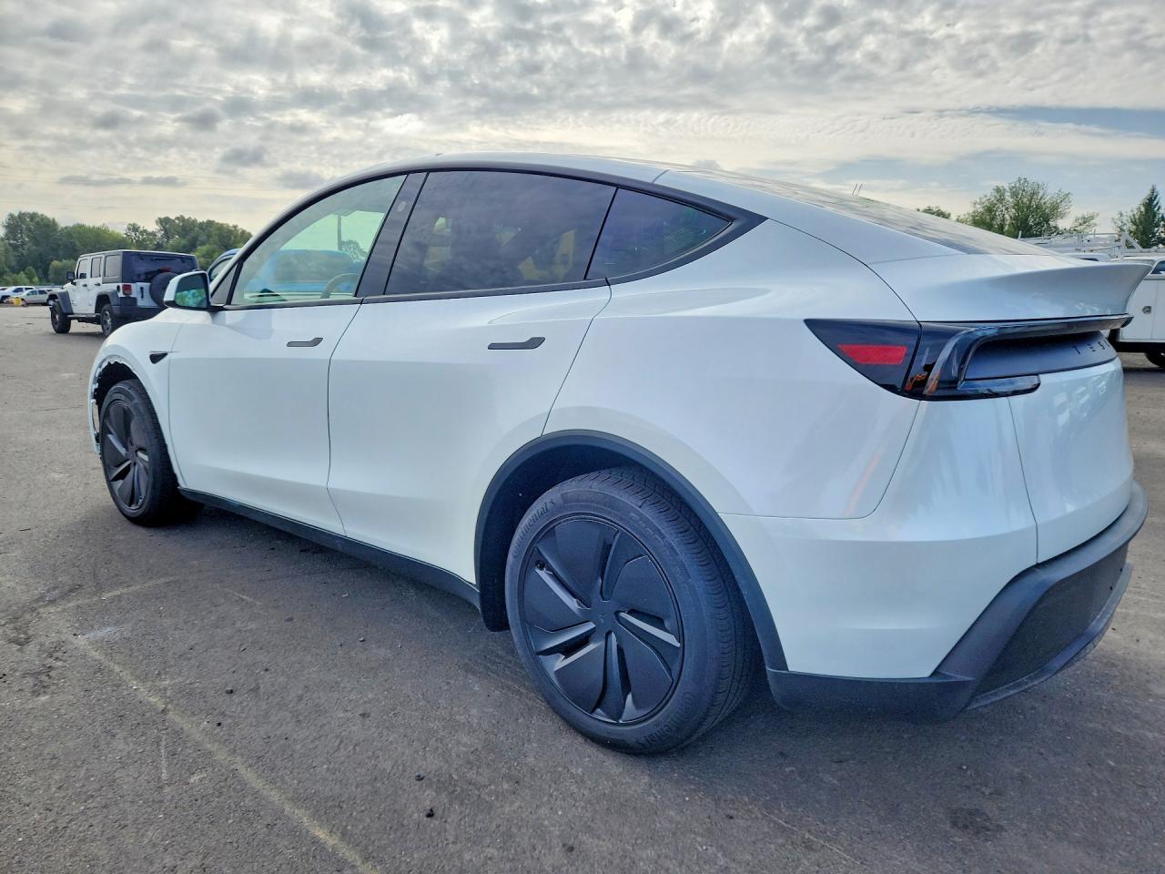 2026 Tesla Model Y - Image 2