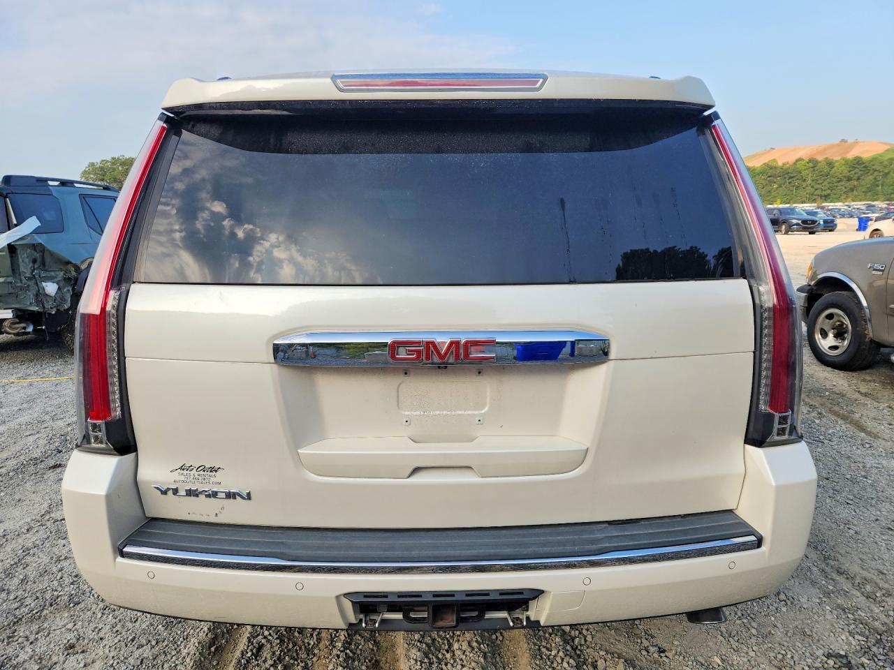 2015 GMC Yukon Denali - Фото 6