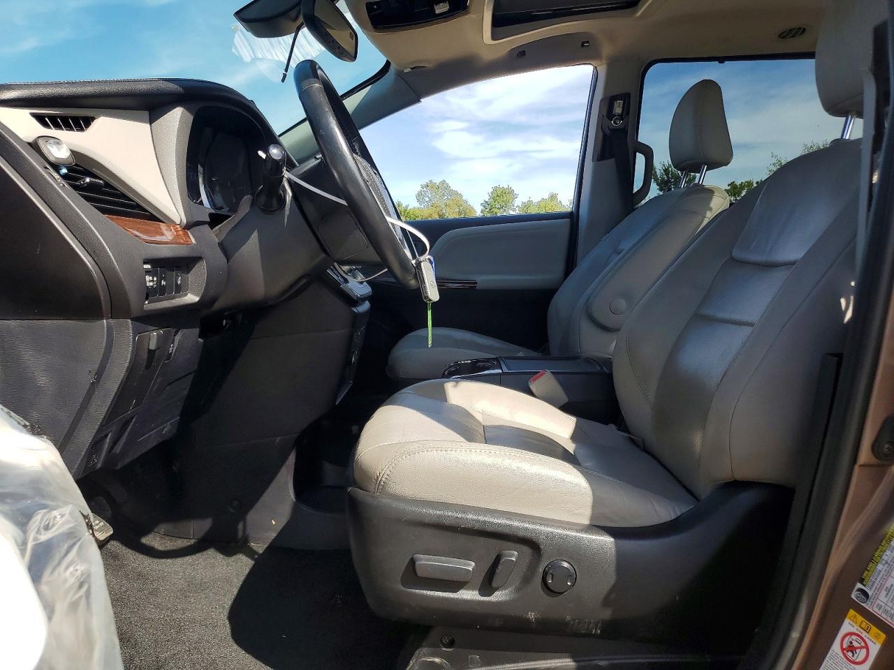 2018 Toyota Sienna Limited 7-Passenger - Фото 7