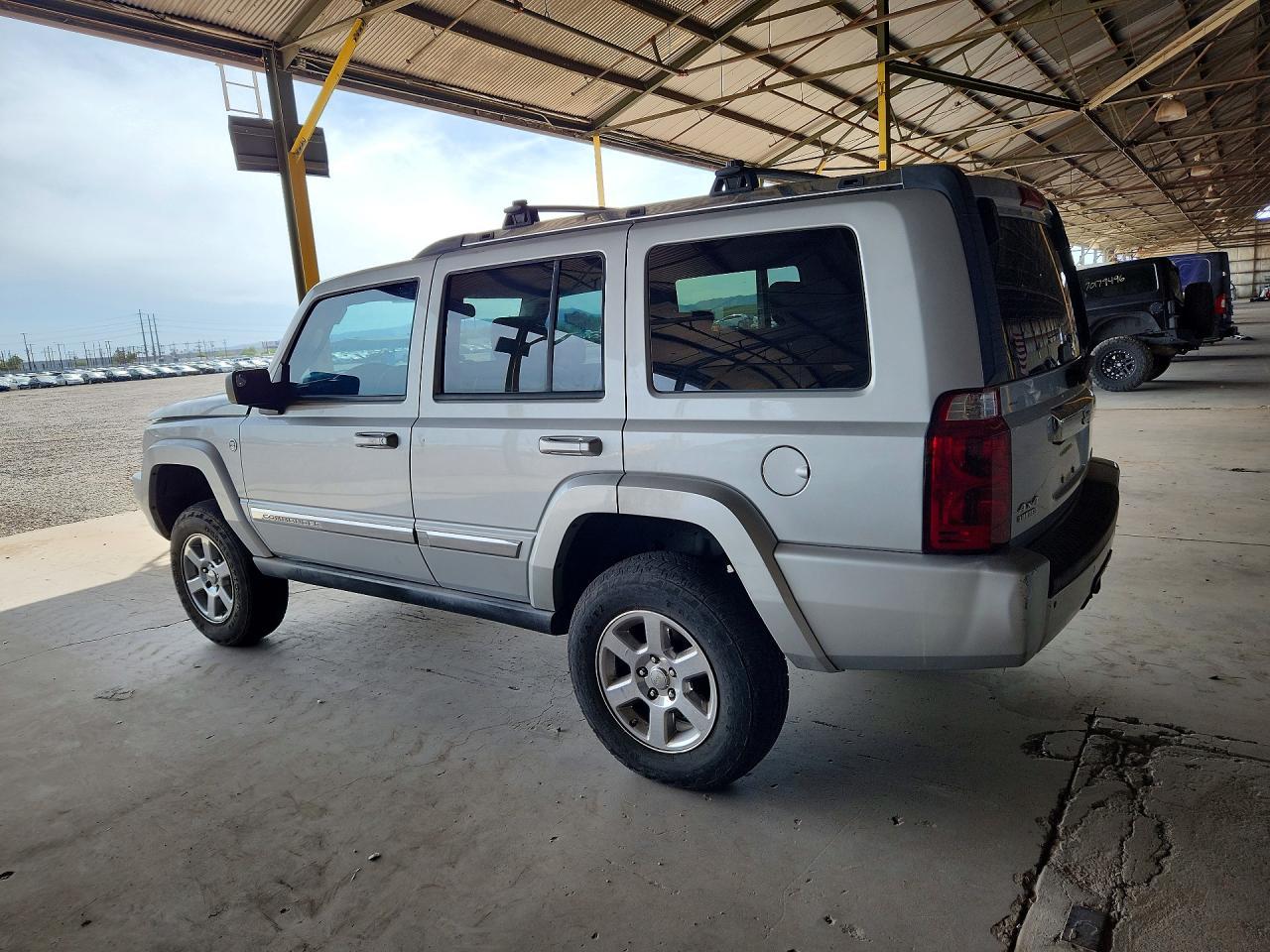 2007 Jeep Commander Limited - Image 2