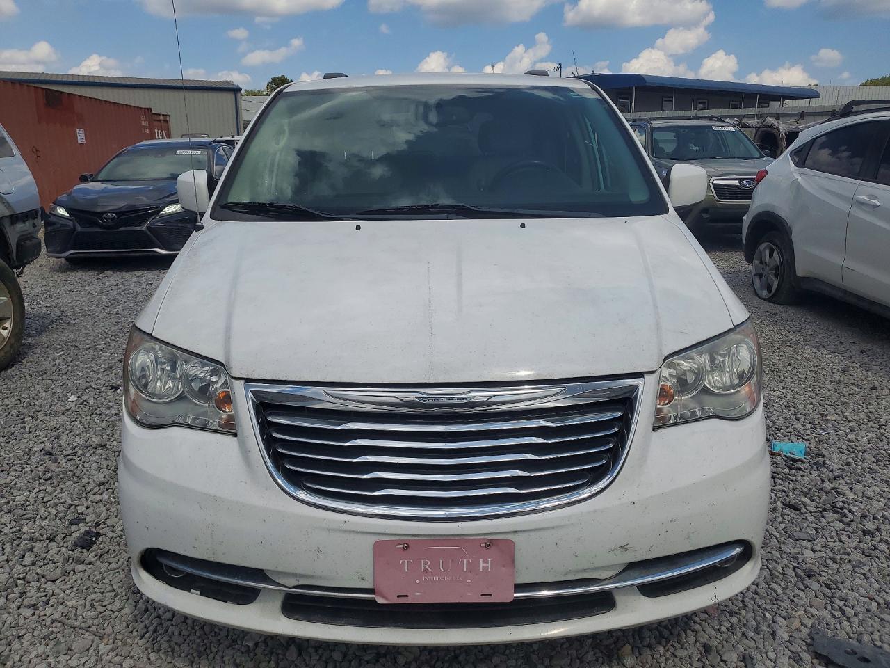 2015 Chrysler Town & Country Touring - Фото 5
