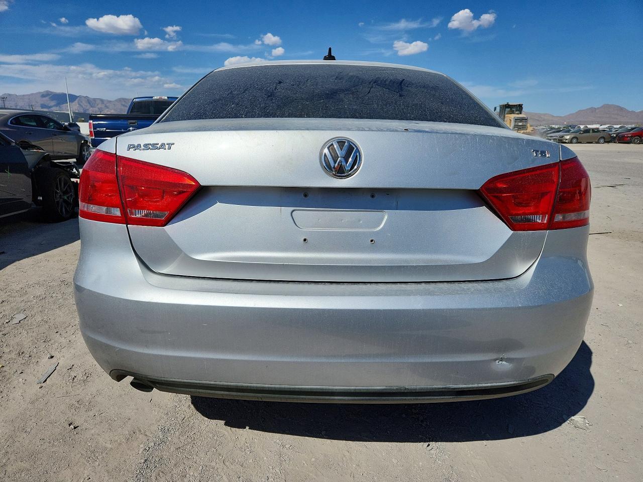 2015 Volkswagen Passat S - Фото 6