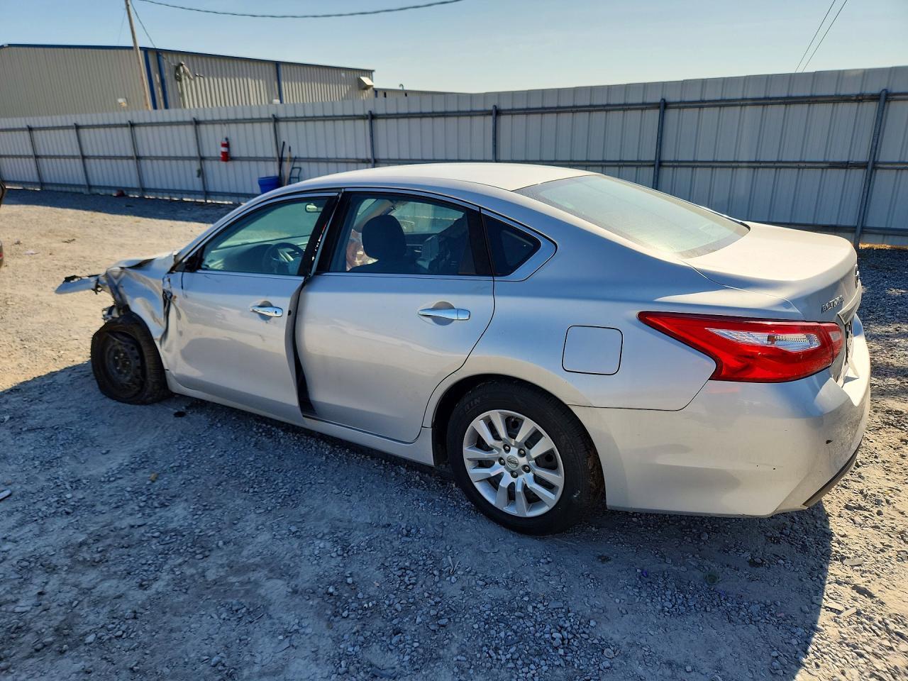 2016 Nissan Altima 2.5 S - Фото 2