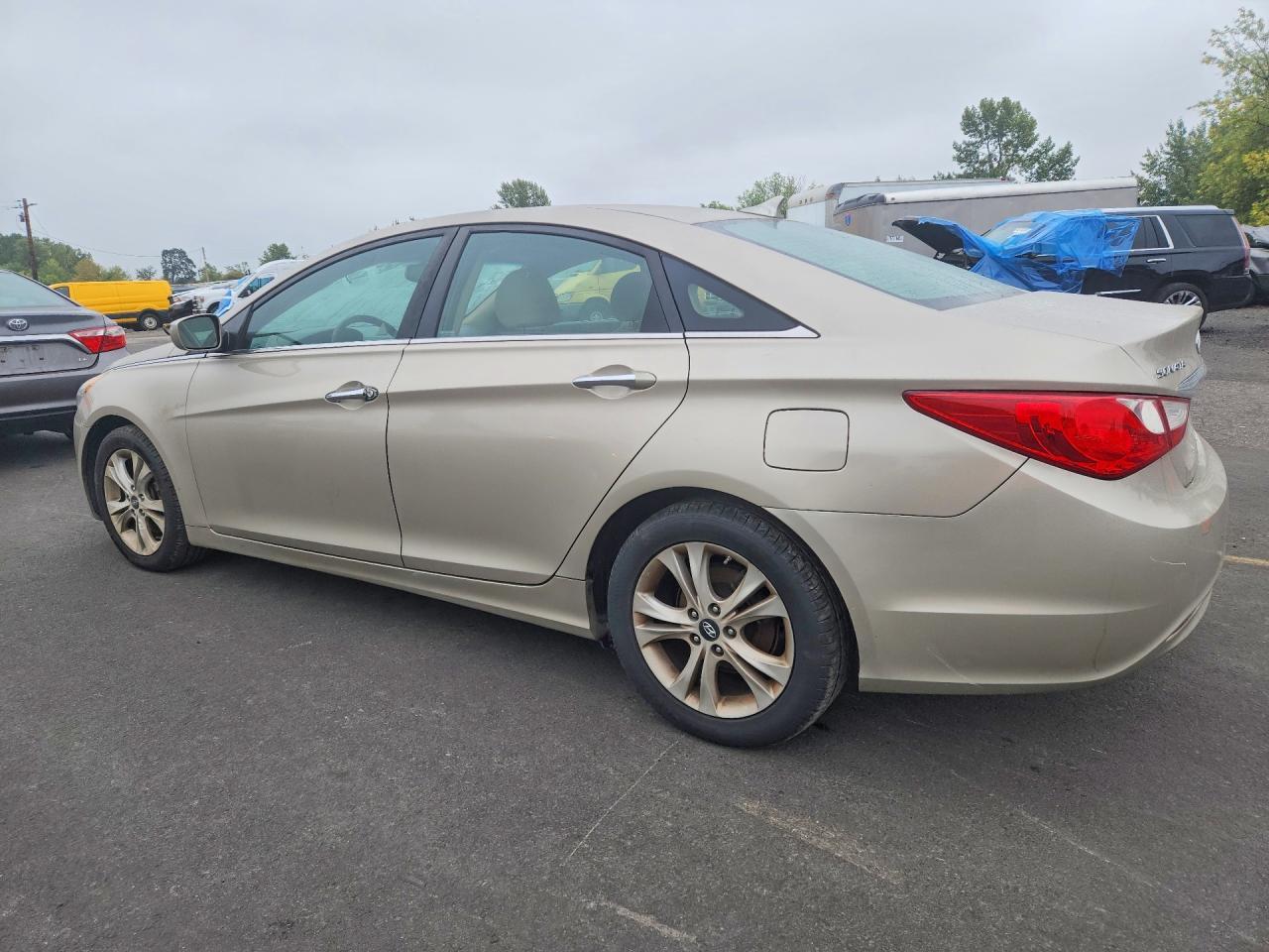 2011 Hyundai Sonata Gls - Image 2