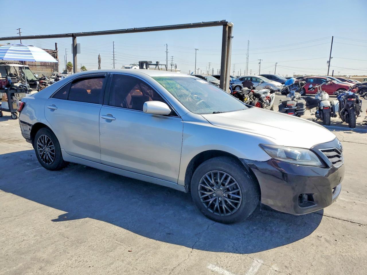 2010 Toyota Camry Le - Фото 4
