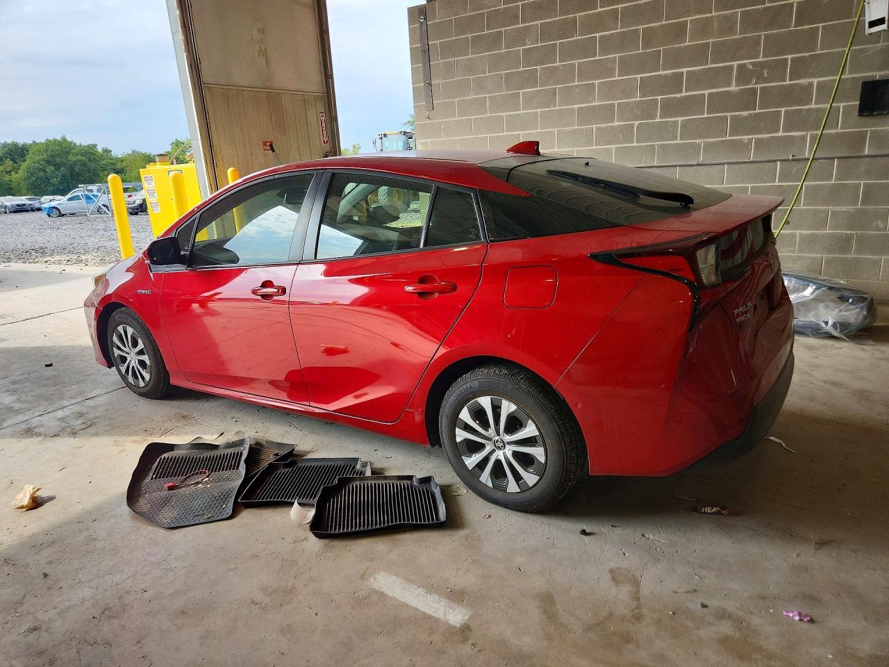 2022 Toyota Prius Xle Awd-E - Image 2