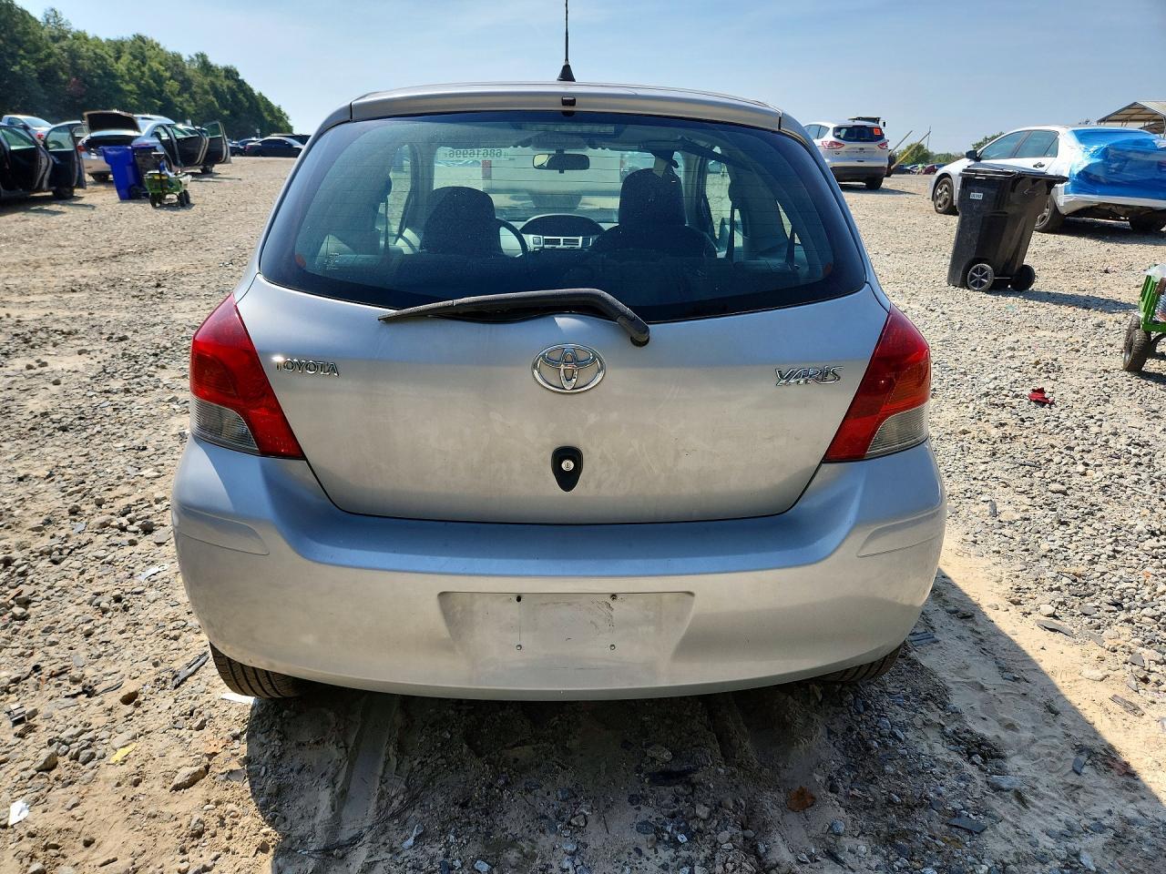 2010 Toyota Yaris Base - Фото 6