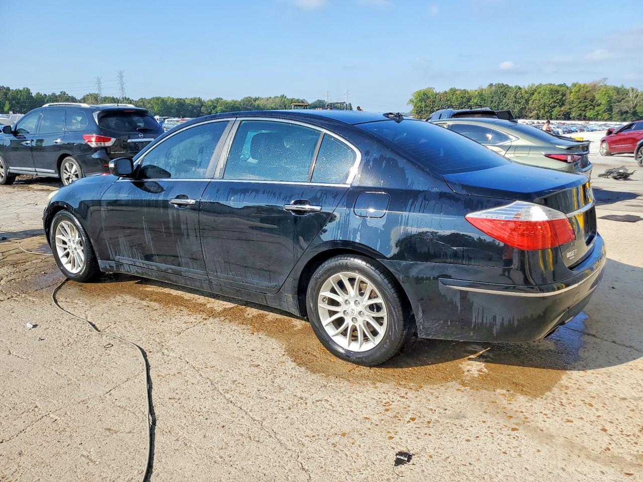 2010 Hyundai Genesis 3.8L - Фото 2