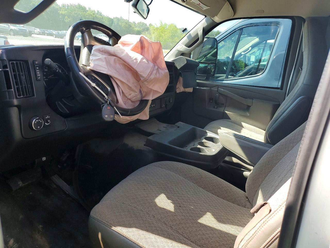 2017 Chevrolet Express G3500 - Фото 7