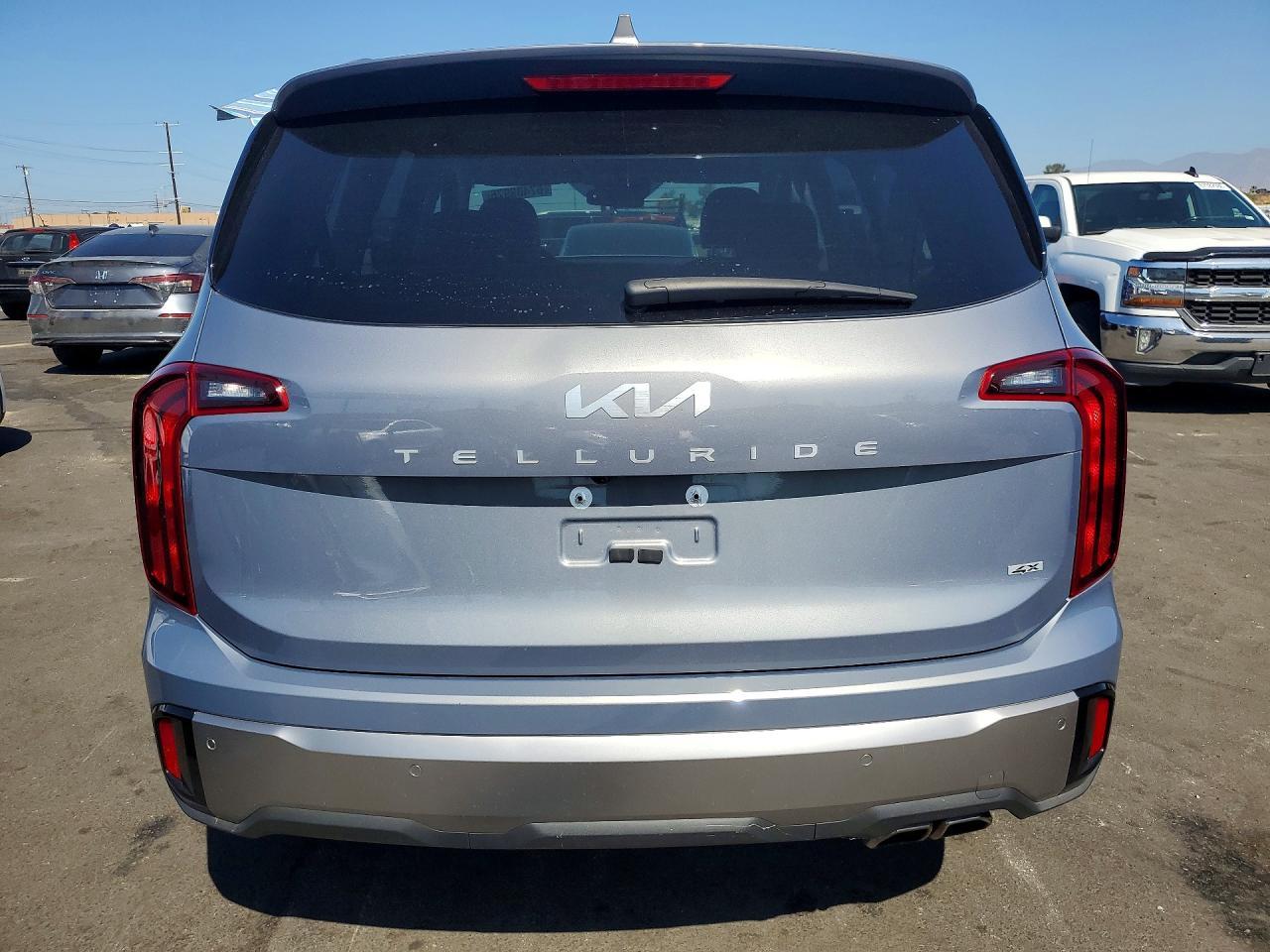 2025 Kia Telluride S - Image 6