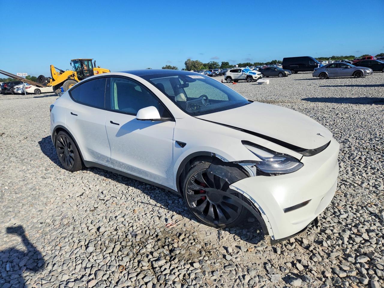 2025 Tesla Model Y - Фото 4
