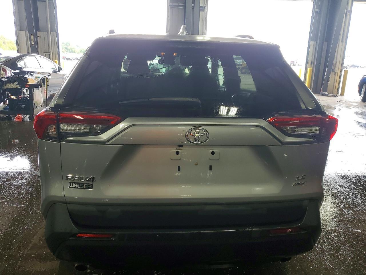 2020 Toyota Rav4 Le - Фото 6