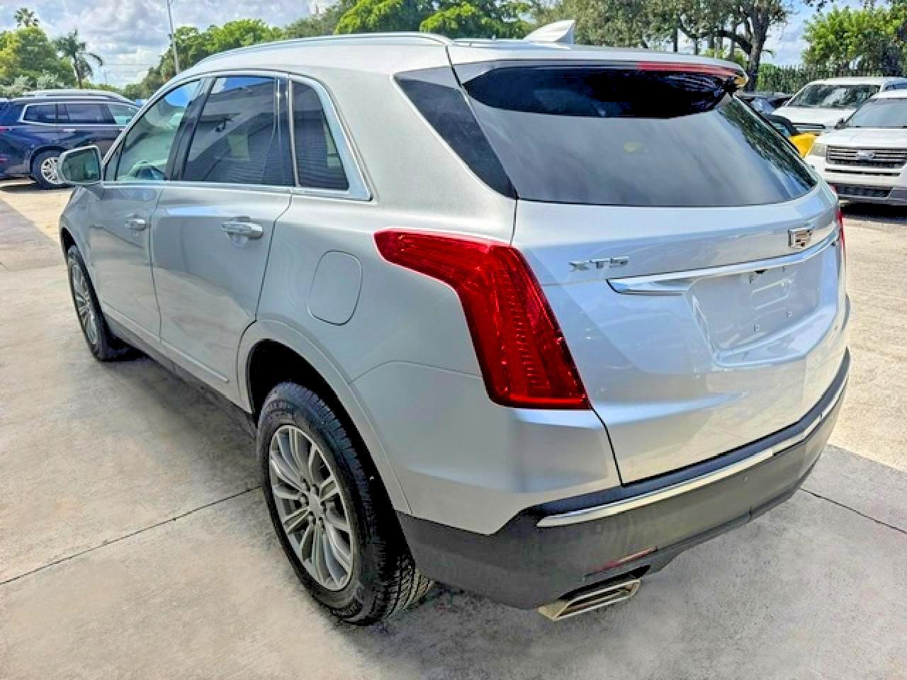2019 Cadillac Xt5 Luxury - Image 2
