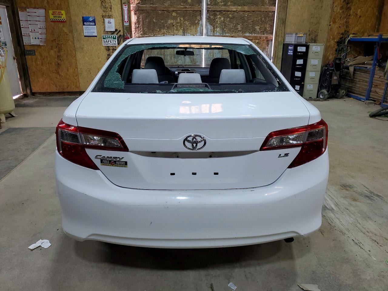 2014 Toyota Camry Le - Image 6