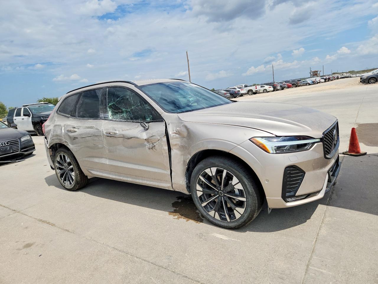 2026 Volvo Xc60 Plus - Фото 4