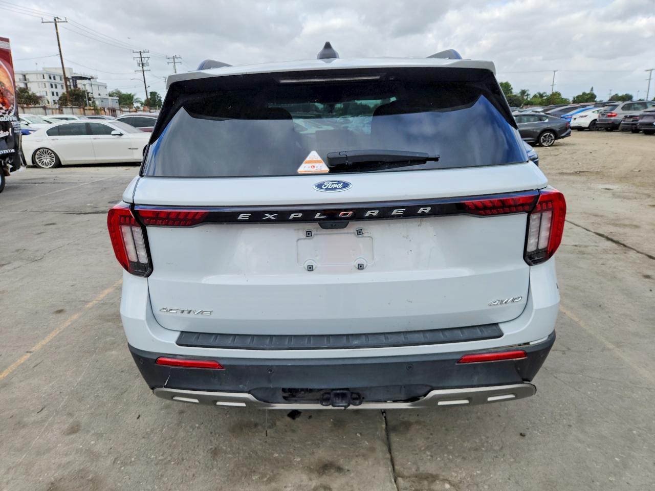2025 Ford Explorer Active - Image 6