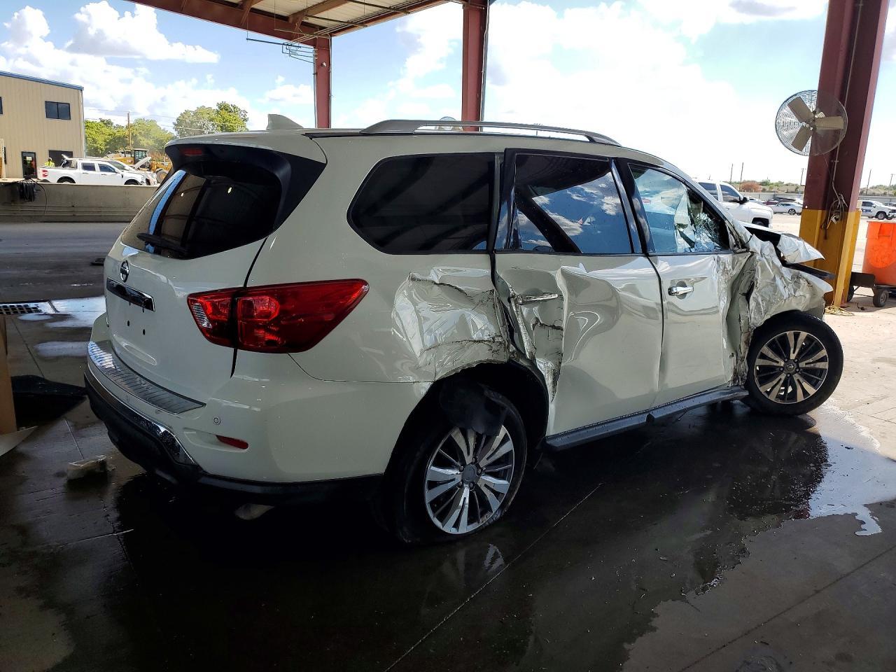 2020 Nissan Pathfinder S - Image 3