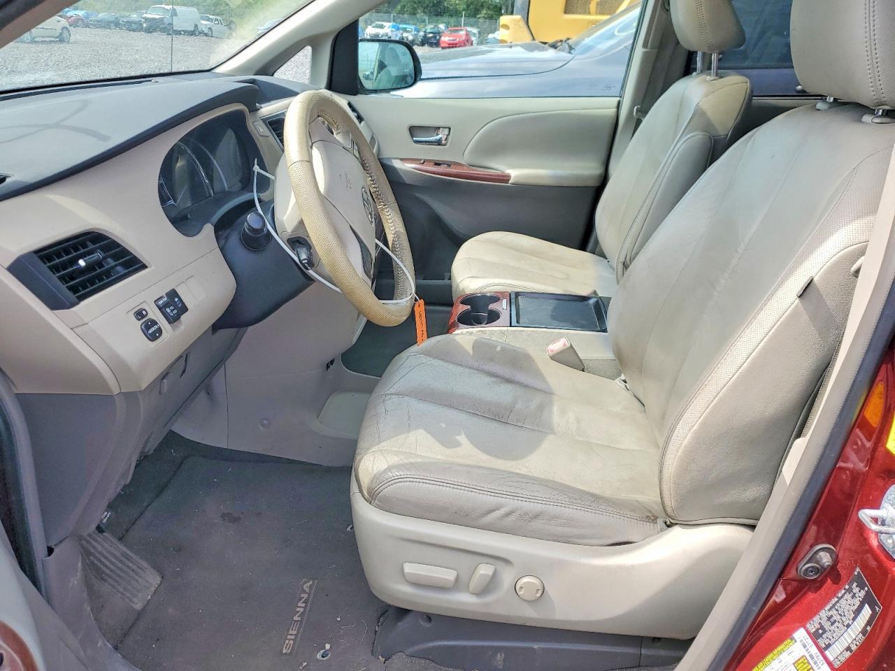 2011 Toyota Sienna Xle 8-Passenger - Фото 7