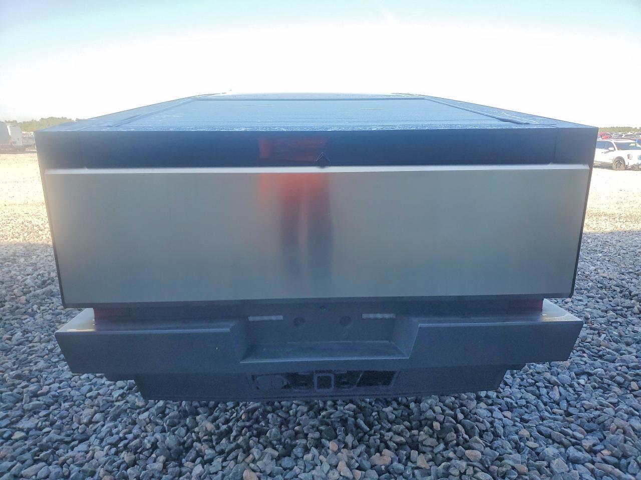 2025 Tesla Cybertruck - Image 6