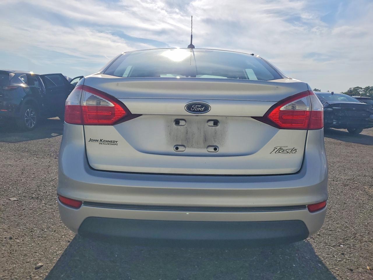 2015 Ford Fiesta S - Фото 6